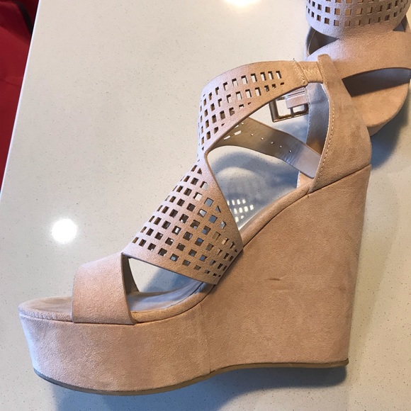 Cute suede wedges barely worn - Picture 3 of 4